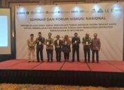 Rektor UNP, Krismadinata Terima Penghargaan Perwakafan Nasional Melalui CWLS