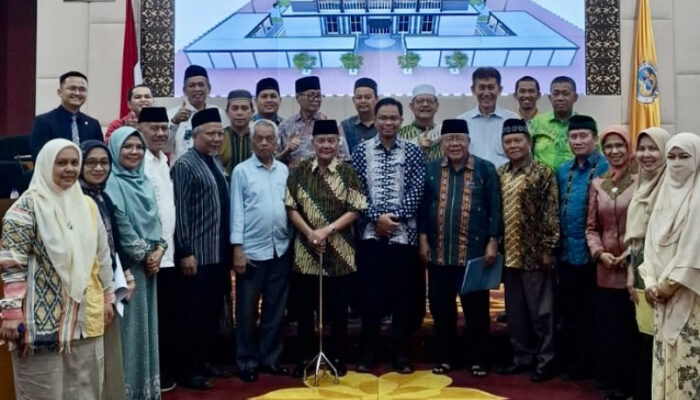Rektor Krismadinata Hadiri Rapat Koordinasi Pengurus Masjid Raya Al-Azhar UNP
