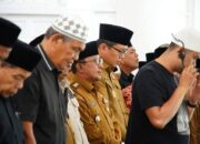 Bupati dan Wabup Lepas Almarhum Asisten Perekonomian dan Pembangunan ke Peristirahatan Terakhir