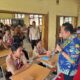 Irman Gusman Beri Motivasi dan Bantuan Beasiswa untuk Siswa SMAN 2 Sipora