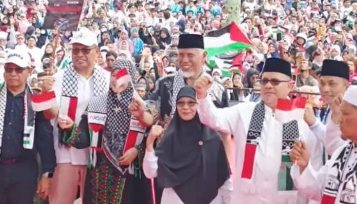 Ketua DPRD Sumbar Muhidi Hadiri Aksi Bela Palestina di Padang