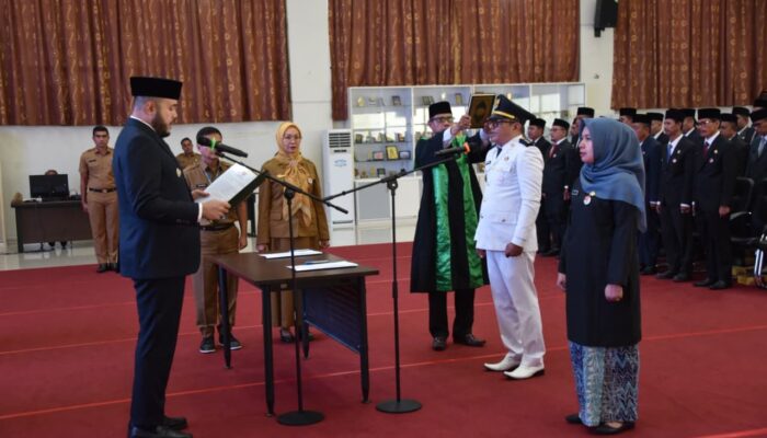Walikota Padang Lantik 122 Pejabat Administrator dan Pengawas