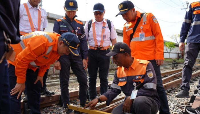 Tingkatkan Keselamatan KAI Divre II Sumbar Lakukan Cek Lintas Jalan Kaki