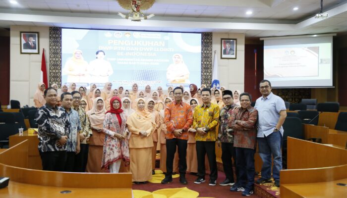 Pengurus DWP Universitas Negeri Padang Dikukuhkan DWP Kementerian Kemdiktisaintek Secara Daring