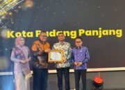 Padang Panjang Terima Anugerah Kota Informatif dari KI Sumbar