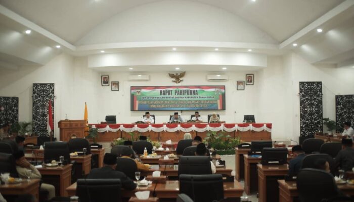 Paripurna APBD 2026: Wabup Fadly Hadiri Sidang, DPRD Sampaikan Pandangan untuk Pembangunan Tanah Datar yang Lebih Baik