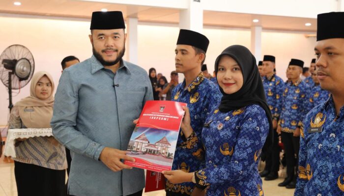 Walikota Padang Fadly Amran Serahkan SK PPPK 2024