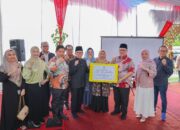 Ketua DPRD Sumbar Muhidi Serahkan Bantuan UEP untuk Perkuat Kemandirian PSAA Aisyiyah Ampang