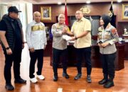 Andre Rosiade Salurkan Rp100 Juta untuk Polda Sumbar Bangun Dapur Umum Korban Banjir dan Longsor