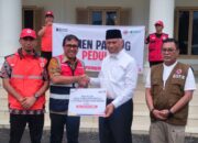 Semen Padang Serahkan Bantuan Rp210 Juta, Gubernur Mahyeldi Ingatkan Warga Tetap Waspada