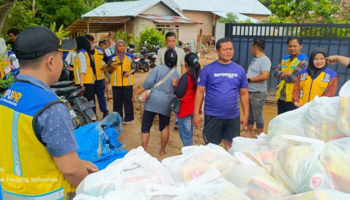 BWSS V Padang dan PT Brantas Abipraya Salurkan Bantuan di Tiga Lokasi Terdampak Banjir, Warga Sampaikan Harapan Lanjutan