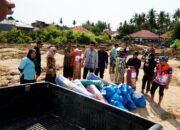 UNP Kembali Salurkan Bantuan Hasil Kerjasama BTN Kepada Warga Terdampak Banjir