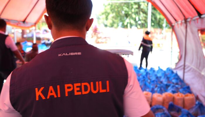 KAI Salurkan Bantuan bagi Masyarakat Aceh, Sumatra Utara, dan Sumatra Barat yang Terdampak Banjir