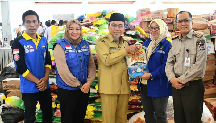 Wakil Walikota Padang Terima Bantuan 1,5 M Dari Pemkot Palembang Untuk Warga Terdampak Banjir Bandang