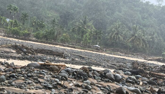 Ketakutan dari Langit, Kisah-kisah Warga Padang