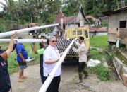 Akses Air Bersih Rusak Pascabanjir, Ketua DPRD Sumbar Serahkan Bantuan Pipa di Sipinang