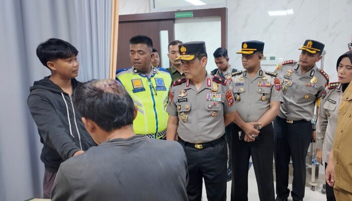 Wakapolda Sumbar Kunjungi Korban Laka Lantas Padang Panjang di RS Islam Ibnu Sina