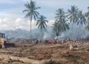 Wakil Bupati Solok Pimpin Goro Massal Bersihkan Sawah Pasca Galodo di Kabupaten Solok