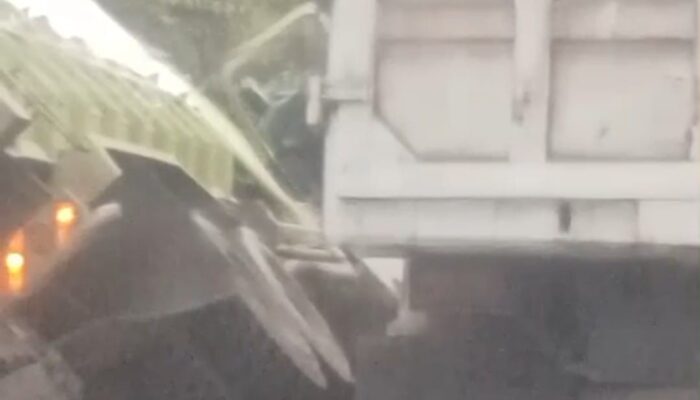 Rem Diduga Blong, Truk Batu Bara Terguling di Turunan Ekstrem Sitinjau Lauik Padang