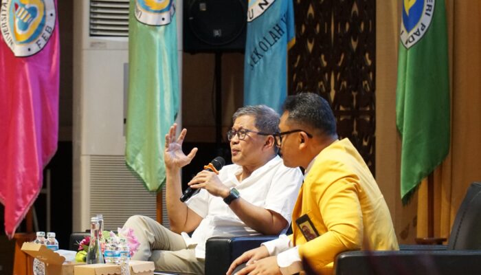 Rocky Gerung di UNP: Pendidikan Harus Mengubah Cara Berpikir Masyarakat