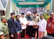 Enam Huntap dari Willie Salim dan Ustaz Dery Sulaiman Diserahkan kepada Korban Banjir Bandang