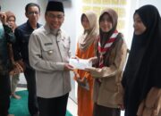 Pemko Padang Salurkan Santunan untuk 112 Anak Yatim dan Piatu di Balai Kota