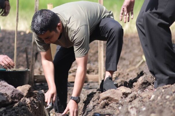Wali Kota Solok Turun Langsung Goro Bangun Rumah Korban Kebakaran di Tanah Garam