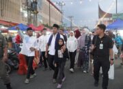 Vasko Ruseimy dan Wawako Allex Borong Takjil di Paskul, Ramadan Padang Panjang Kian Semarak
