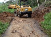 PUPRP Tanah Datar Gerak Cepat Bersihkan Longsor, Akses Sungai Salak–Kubang Landai Kembali Dibuka