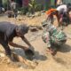 Kejar Akses Penghubung Desa, Satgas TMMD dan Warga Kompak Kerjakan Rabat Beton
