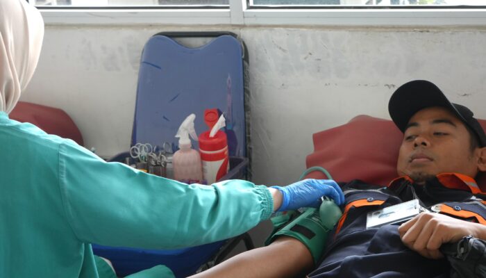 KAI Divre II Sumbar Hadir untuk Masyarakat Melalui Aksi Donor Darah di Stasiun Padang