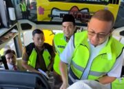 Andre Rosiade Lepas Kloter 14 Embarkasi Padang, Jamaah Haji Sumbar Dapat Tambahan 100 Riyal