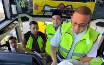 Andre Rosiade Lepas Kloter 14 Embarkasi Padang, Jamaah Haji Sumbar Dapat Tambahan 100 Riyal