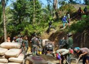 Semangat Pagi Satgas dan Warga Kebut Pengecoran Jalan TMMD di Dusun Batur