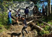 Panas Tak Surutkan Semangat Warga Krangean Kumpulkan Batu untuk TMMD