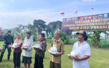 Warga Krangean Bersyukur Dapat Bantuan Beras dan Bibit Lele di Penutupan TMMD