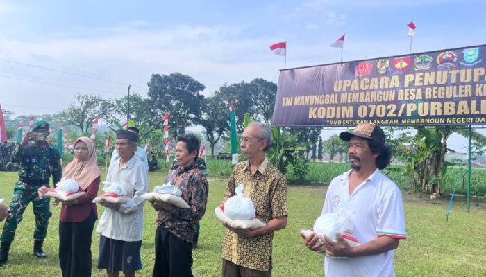 Warga Krangean Bersyukur Dapat Bantuan Beras dan Bibit Lele di Penutupan TMMD