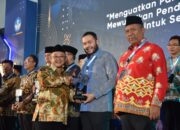 Padang Juara Berbuah Prestasi, Fadly Amran Terima Penghargaan Kemendikdasmen