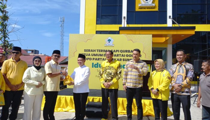 Salurkan 17 Hewan Kurban, Khairunas: Golkar Harus Hadir Ditengah Masyarakat