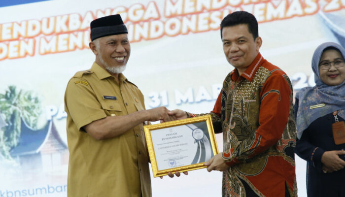 UNP Raih Penghargaan Silver BKKBN Sumbar atas Komitmen Cegah Stunting