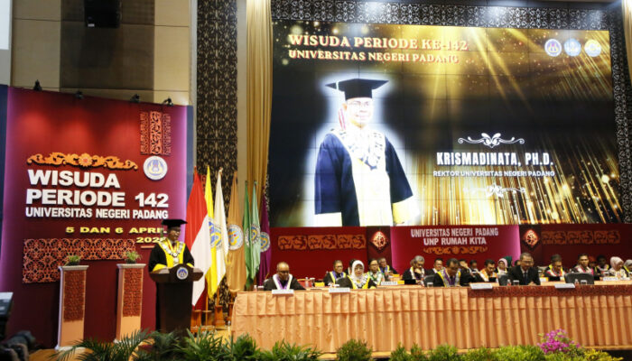 UNP Kukuhkan 838 Wisudawan pada Hari Pertama Wisuda Periode April 2026
