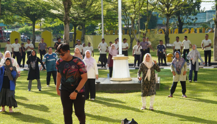 Senam Pagi Rutin “UNP Bugar” Dukung SDGs 3 dan 11 di Lingkungan Kampus UNP