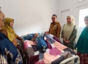 Bupati Eka Putra Jenguk Mantan Wabup Pak Cun, Tegaskan Pengabdian Tokoh Daerah Tak Pernah Dilupakan