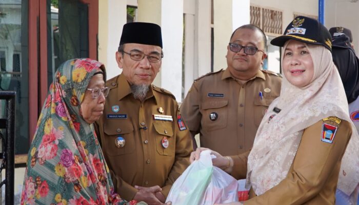 Pemko Padang Salurkan Bantuan Korban Kebakaran di Tarantang, Maigus Nasir Ajak Warga Tingkatkan Kewaspadaan