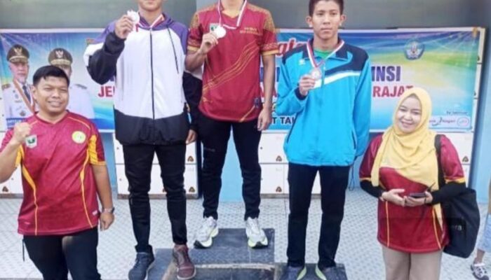 Kepala SMA N 2 Solok Apresiasi Prestasi Rofil di O2SN Provinsi Cabang Renang
