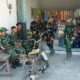 Warung Bu Yanti Jadi ‘Oase’ Hangat Personel Satgas TMMD 129 Bojonegoro