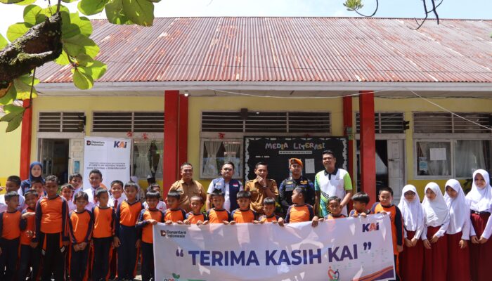 KAI Divre II Sumbar Kembali Salurkan Bantuan TJSL untuk Dukung Pendidikan, Sarana Ibadah, dan Pemberdayaan Masyarakat