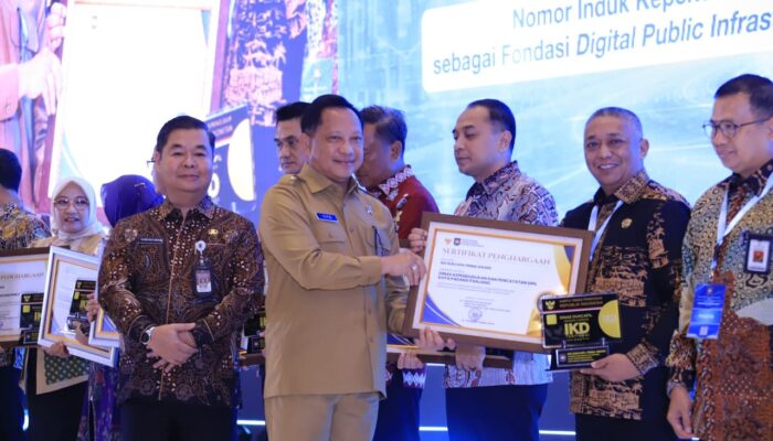 Hendri Arnis Apresiasi Disdukcapil Usai Sabet Penghargaan Nasional Bidang IKD