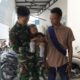 Sentuhan Hangat TMMD 129 Bojonegoro: Ketika Seragam Loreng Menjaga Senyum Sang Balita di Kesongo
