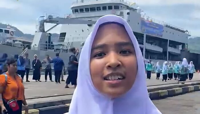 Ratusan Pelajar Antusias Jelajahi KRI Teluk Kendari di Teluk Bayur, Jadi Sarana Edukasi Kemaritiman